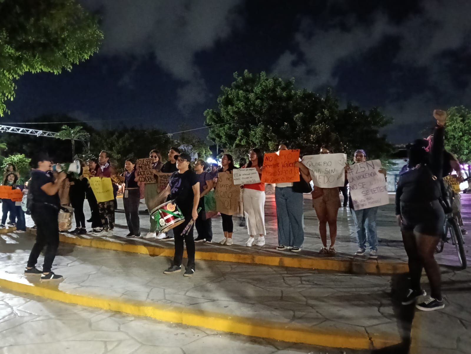 En Cancún, feministas exigen un alto a todos los tipos de violencia hacia las mujeres, en el 25N
